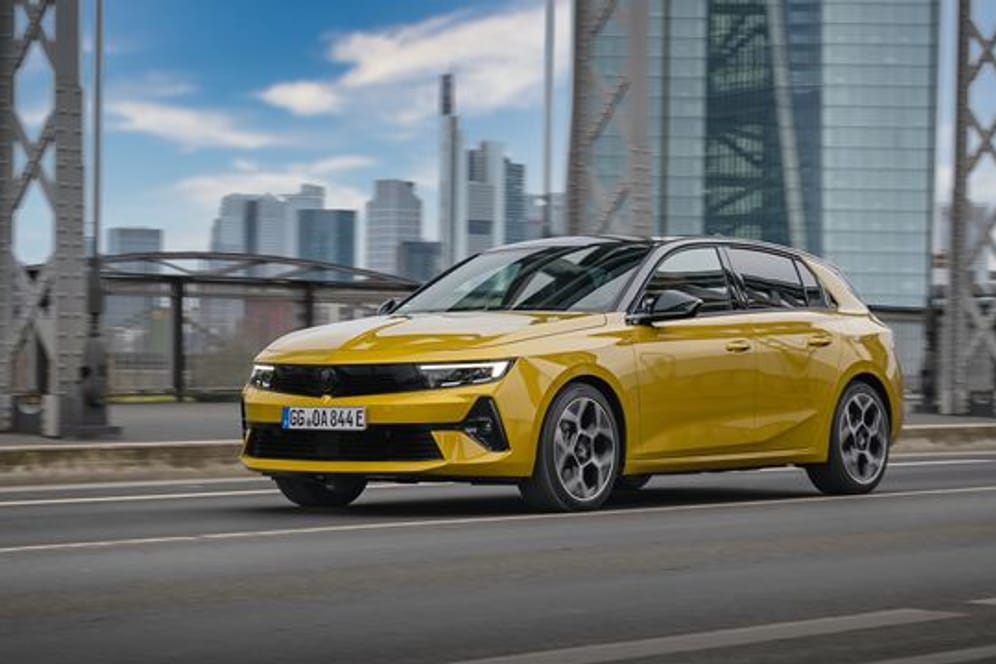 Neuer Kompaktstar mit Blitz: Was bei VW der Golf oder bei Toyota der Corolla ist, ist bei Opel der Astra - ein Verkaufsschlager der Rüsselsheimer.