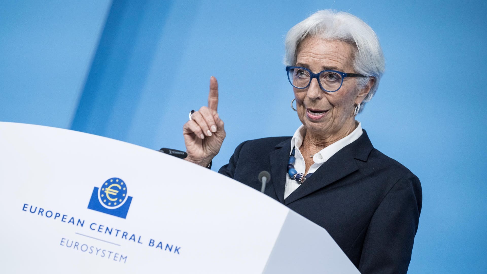 Geduld bitte (Symbolbild): Die EZB-Chefin Christine Lagarde lässt sich bei der Zinspolitik keine konkreten Zugeständnisse oder Prognosen entlocken. Geduld bitte (Symbolbild): Die EZB-Chefin Christine Lagarde lässt sich bei der Zinspolitik keine konkreten Zugeständnisse oder Prognosen entlocken.
