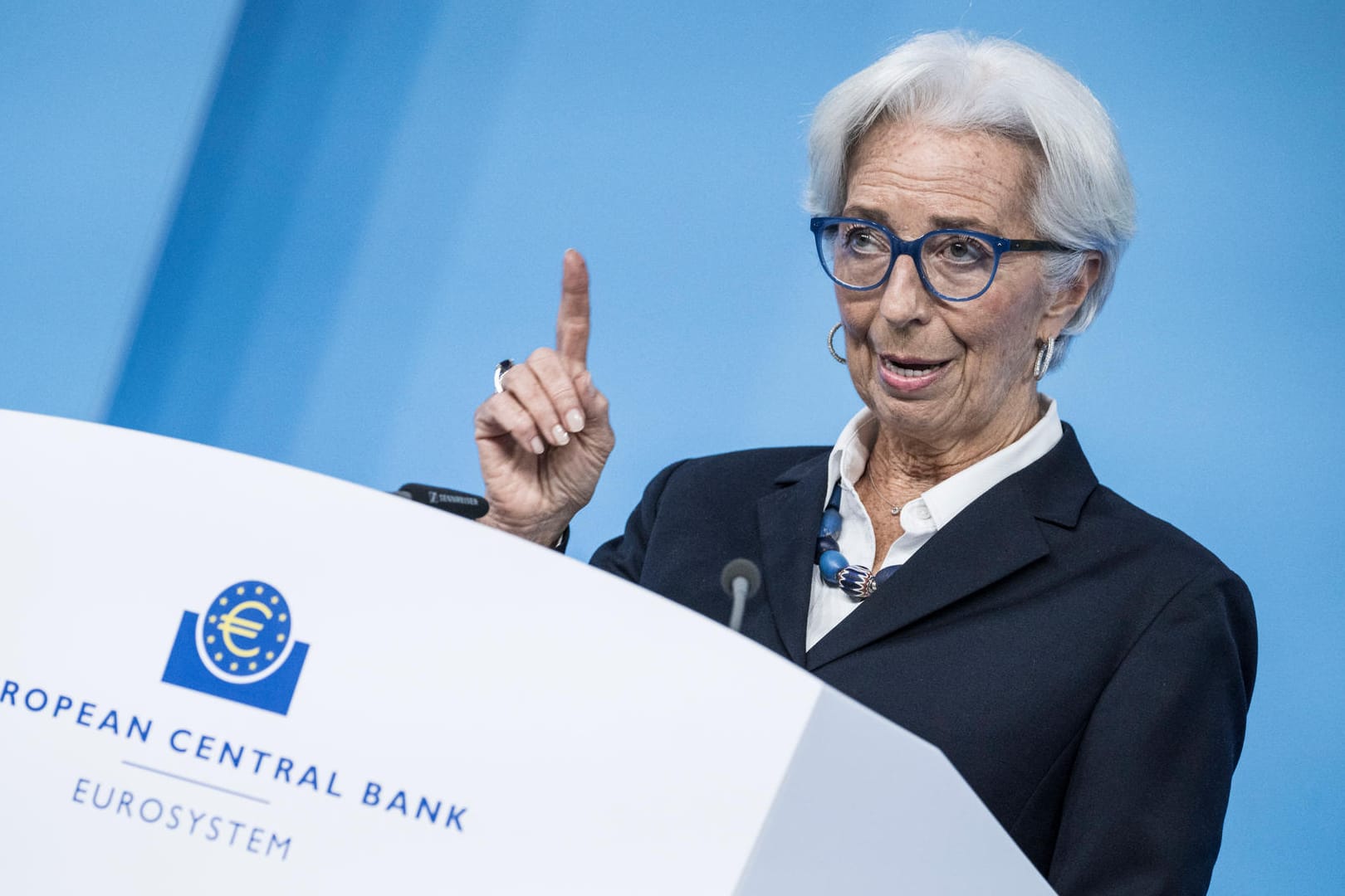 Geduld bitte (Symbolbild): Die EZB-Chefin Christine Lagarde lässt sich bei der Zinspolitik keine konkreten Zugeständnisse oder Prognosen entlocken. Geduld bitte (Symbolbild): Die EZB-Chefin Christine Lagarde lässt sich bei der Zinspolitik keine konkreten Zugeständnisse oder Prognosen entlocken.