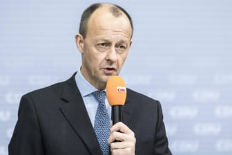 CDU-Chef Friedrich Merz: "Die Bundesregierung lässt die Einrichtungen und die Beschäftigten mit den Folgen dieser Impfpflicht allein"
