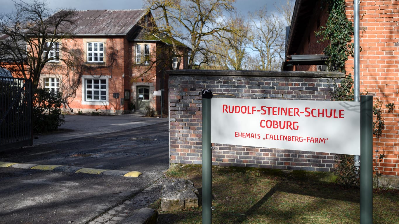 Rudolf Steiner Schule in Coburg: Am Samstagabend löste dort die oberfränkische Polizei ein illegales Treffen von 55 sogenannten Reichsbürgern auf.