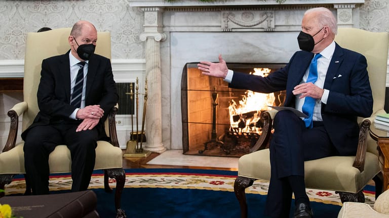 Noch brennt das Feuer: Bundeskanzler Olaf Scholz bei US-Präsident Joe Biden