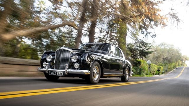 Im Frack und Sauseschritt: Manche halten den Bentley S1 für die schönste Limousine der 1950er Jahre.