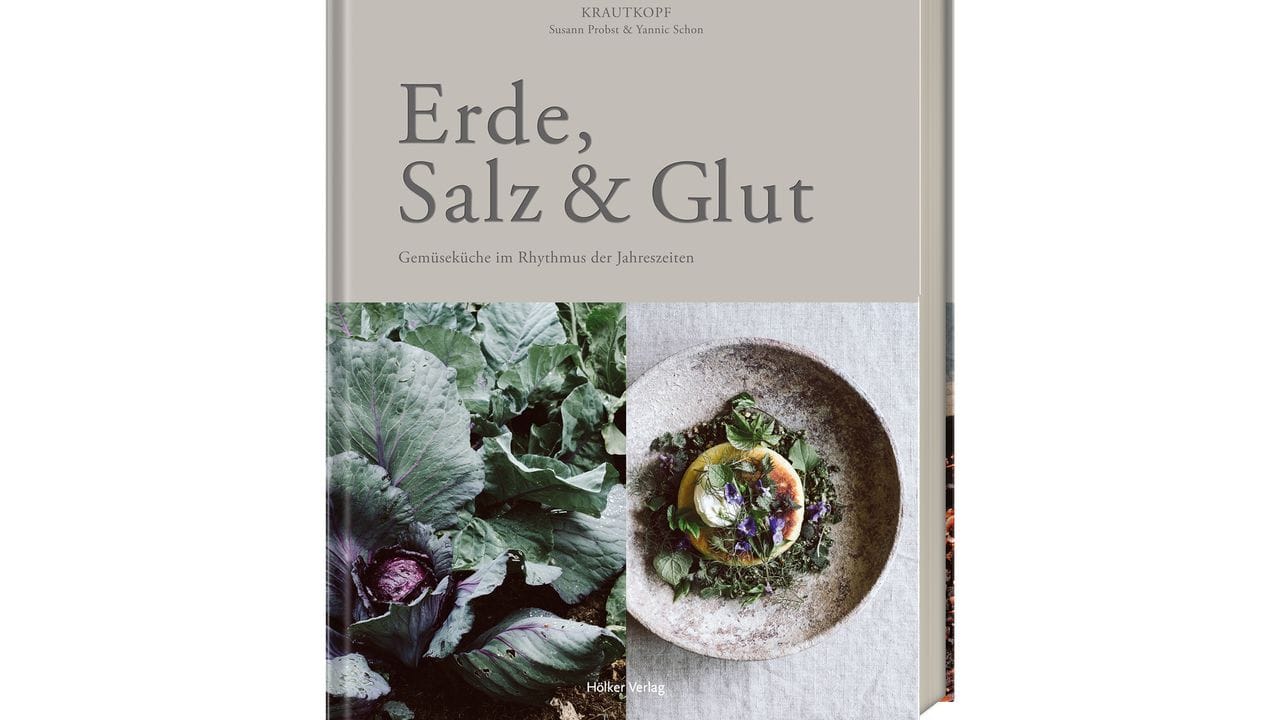 "Erde, Salz & Glut: Gemüseküche im Rhythmus der Jahreszeiten", Susann Probst und Yannic Schon, Hölker Verlag, 240 Seiten, 32 Euro, ISBN: 978-3881171908. "Erde, Salz & Glut: Gemüseküche im Rhythmus der Jahreszeiten", Susann Probst und Yannic Schon, Hölker Verlag, 240 Seiten, 32 Euro, ISBN: 978-3881171908.