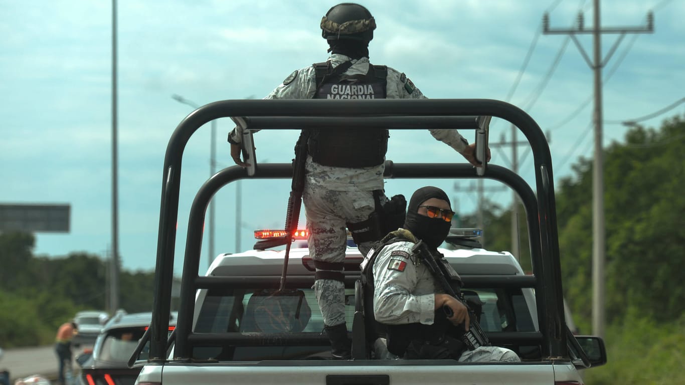 Die Nationalgarde patrouilliert verstärkt auch in Urlaubsorten wie Acapulco. Tödliche Attacken durch Kartellmitglieder kann allerdings auch die mexikanische Sicherheitstruppe nicht verhindern.