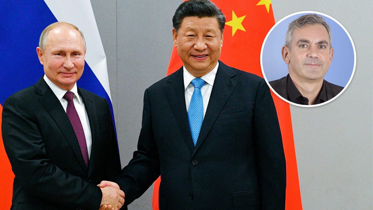 Wladimir Putin und Xi Jinping: Als Russlands Präsident zur Olympia-Eröffnung nach Peking reiste, gab es wohl keinen Händedruck, meint Wladimir Kaminer.