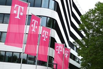 Die Zentrale der Deutsche Telekom in Hamburg (Archivbild): Das Unternehmen kämpft seit Montag mit einer Störung.
