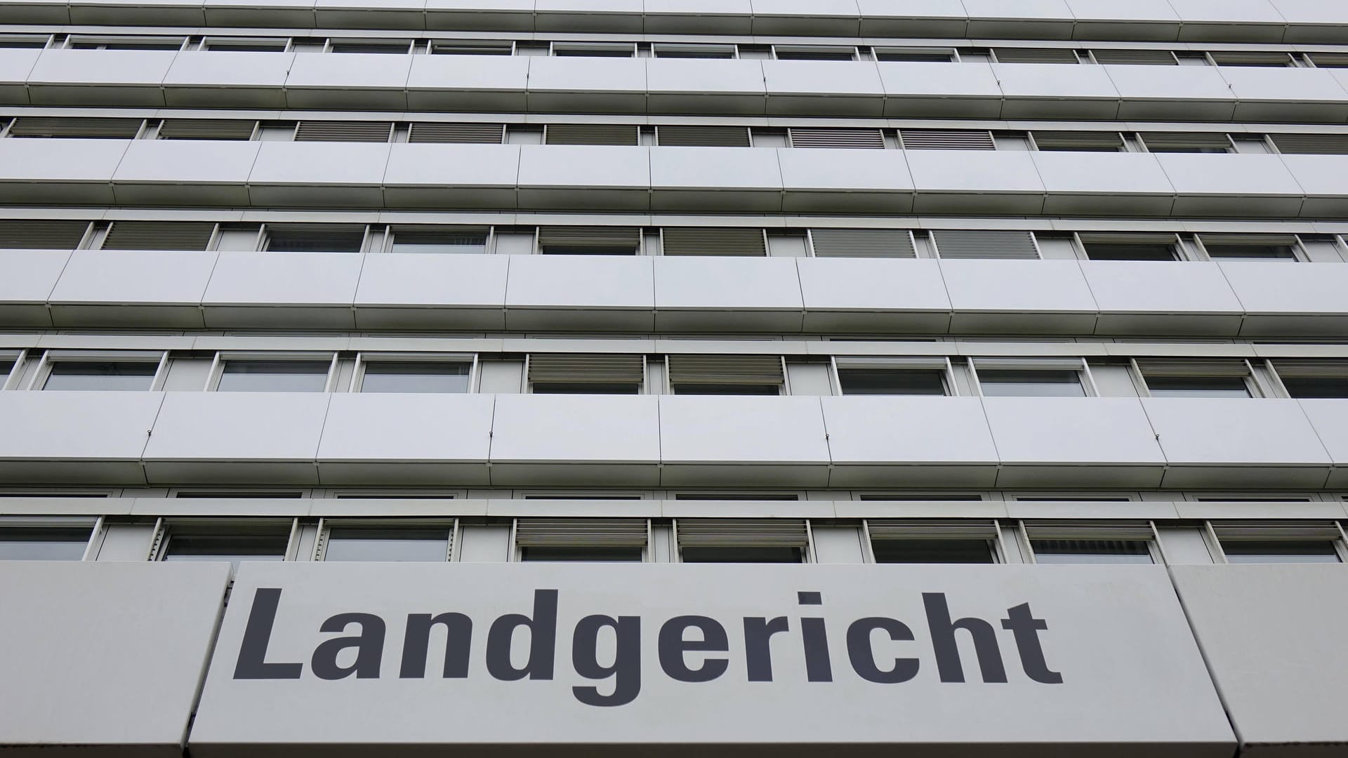 Landgericht in Köln (Symbolbild): Für die Verlesung der Anklage muss jetzt ein neuer Termin gefunden werden. Landgericht in Köln (Symbolbild): Für die Verlesung der Anklage muss jetzt ein neuer Termin gefunden werden.