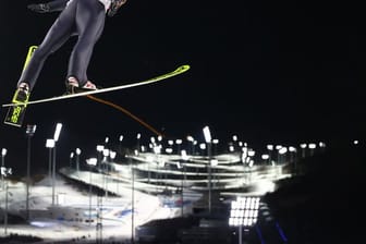 Im Skispringen gebe es strenge Regeln, weil größere Anzüge Vorteile bringen.