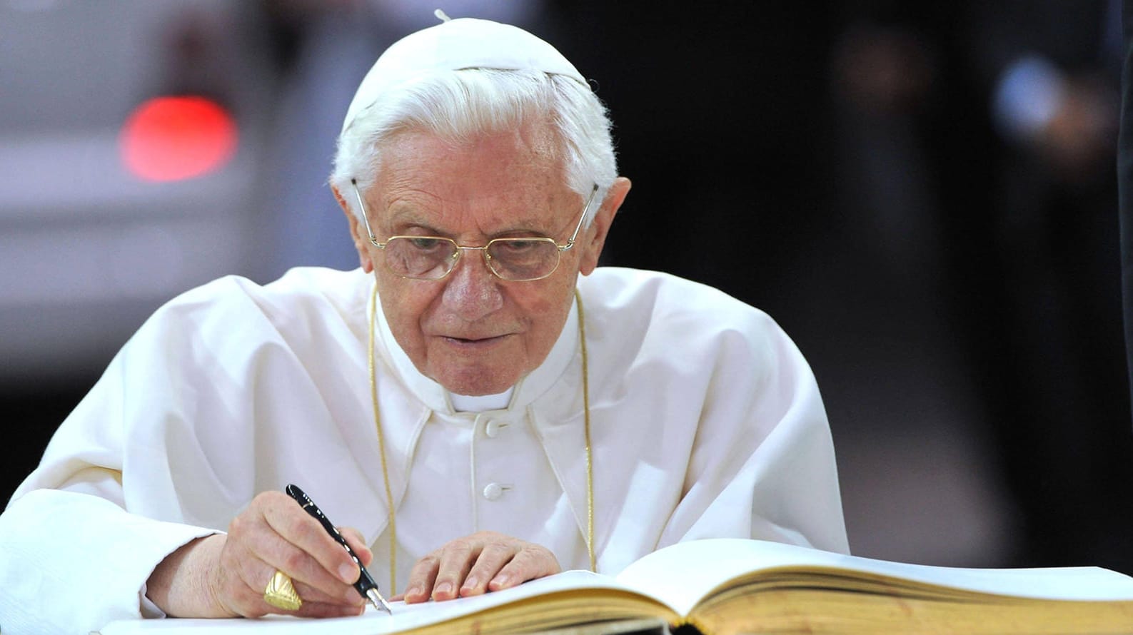 Papst Benedikt XVI.: Er weist die Vorwürfe im Münchner Missbrauchsskandal zurück. Papst Benedikt XVI.: Er weist die Vorwürfe im Münchner Missbrauchsskandal zurück.