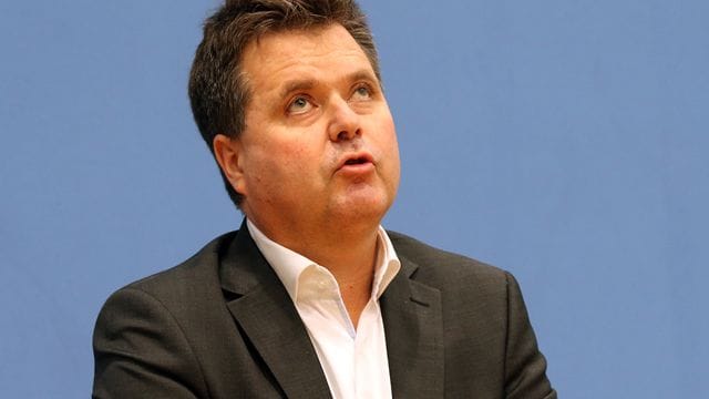 Jürgen Dusel, Beauftragter der Bundesregierung für die Belange von Menschen mit Behinderungen, beantwortet in der Bundespressekonferenz Fragen von Journalisten. Jürgen Dusel, Beauftragter der Bundesregierung für die Belange von Menschen mit Behinderungen, beantwortet in der Bundespressekonferenz Fragen von Journalisten.