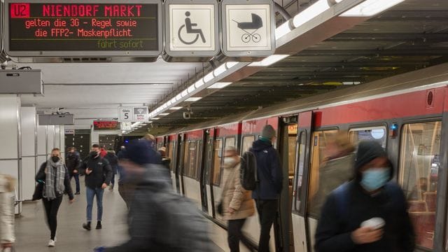 Die U-Bahn-Station Jungfernstieg in Hamburg.