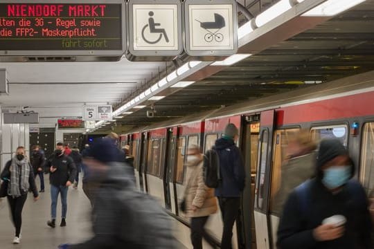 Die U-Bahn-Station Jungfernstieg in Hamburg.