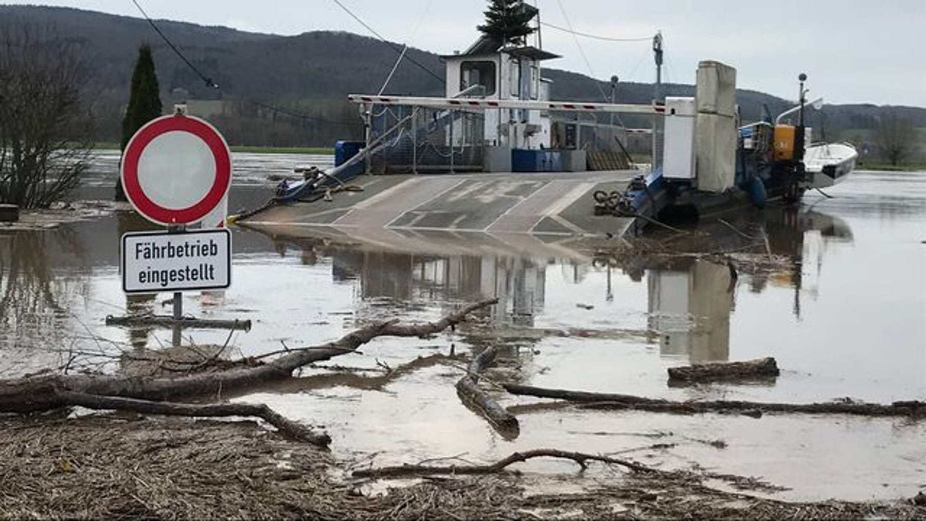 Erhöhter Pegelstand Der Weser Schränkt Schiffsbetrieb Ein