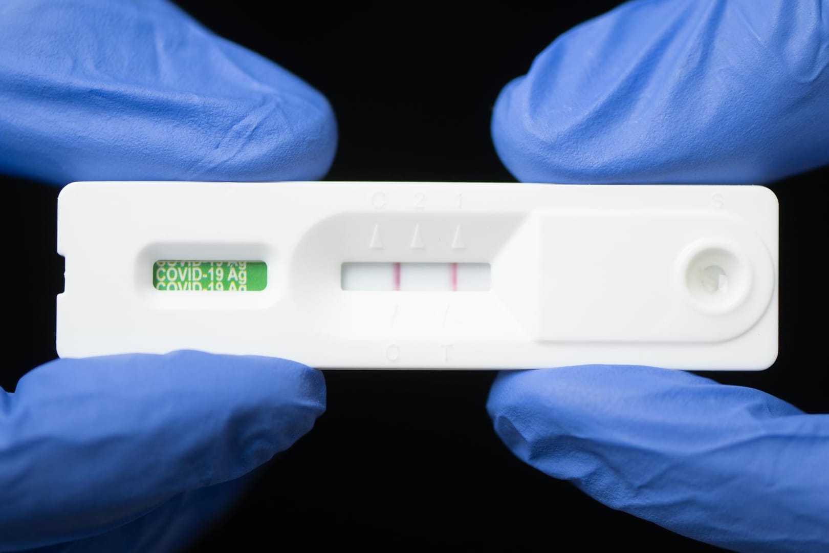 Corona-Schnelltest: Forscher arbeiten daran, die Genauigkeit von Schnelltests zu verbessern.