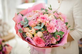 Blumenstrauß: Viele Blumengeschäfte bieten einen Abhol- oder Lieferservice an.