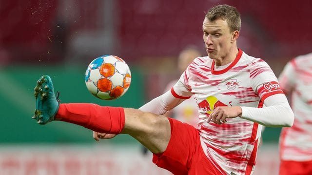 Leipzigs Spieler Lukas Klostermann freut sich auf die zugelassenen Fans. Leipzigs Spieler Lukas Klostermann freut sich auf die zugelassenen Fans.