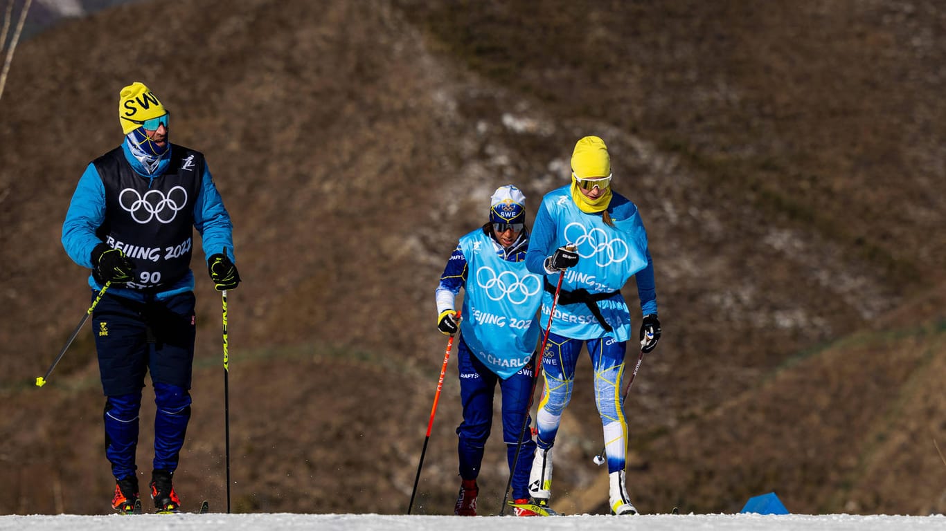 Vorbereitung vor brauner Kulisse (Symbolfoto): Das schwedische Langlauf-Team testet die Rennstrecke in Zhangjiakou.