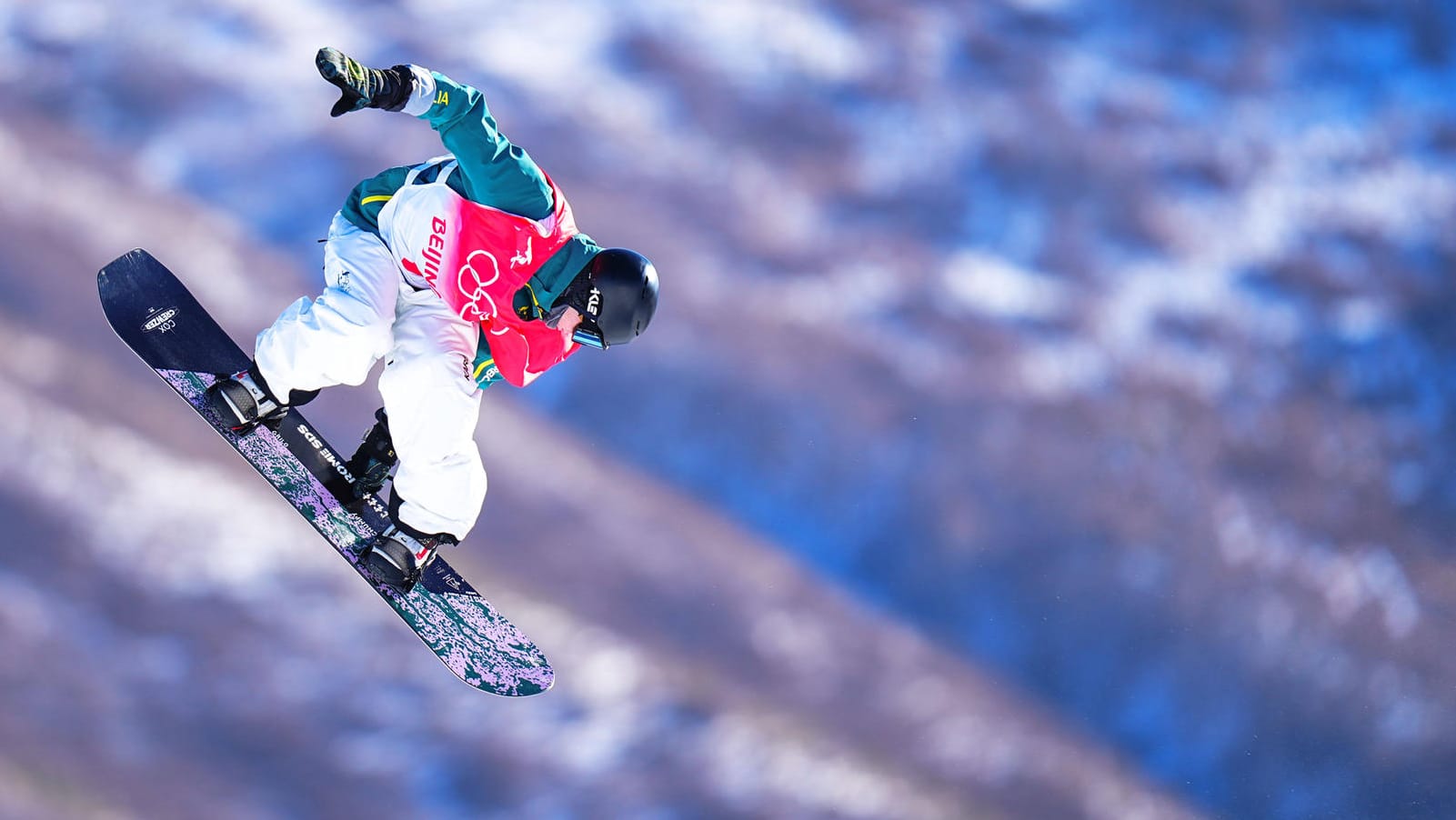 Trainingseinheit der australischen Freestyle-Snowboarder in Zhangjiakou (Symbolfoto): Erstmals finden die Freiluft-Wettbewerbe komplett ohne Naturschnee statt.