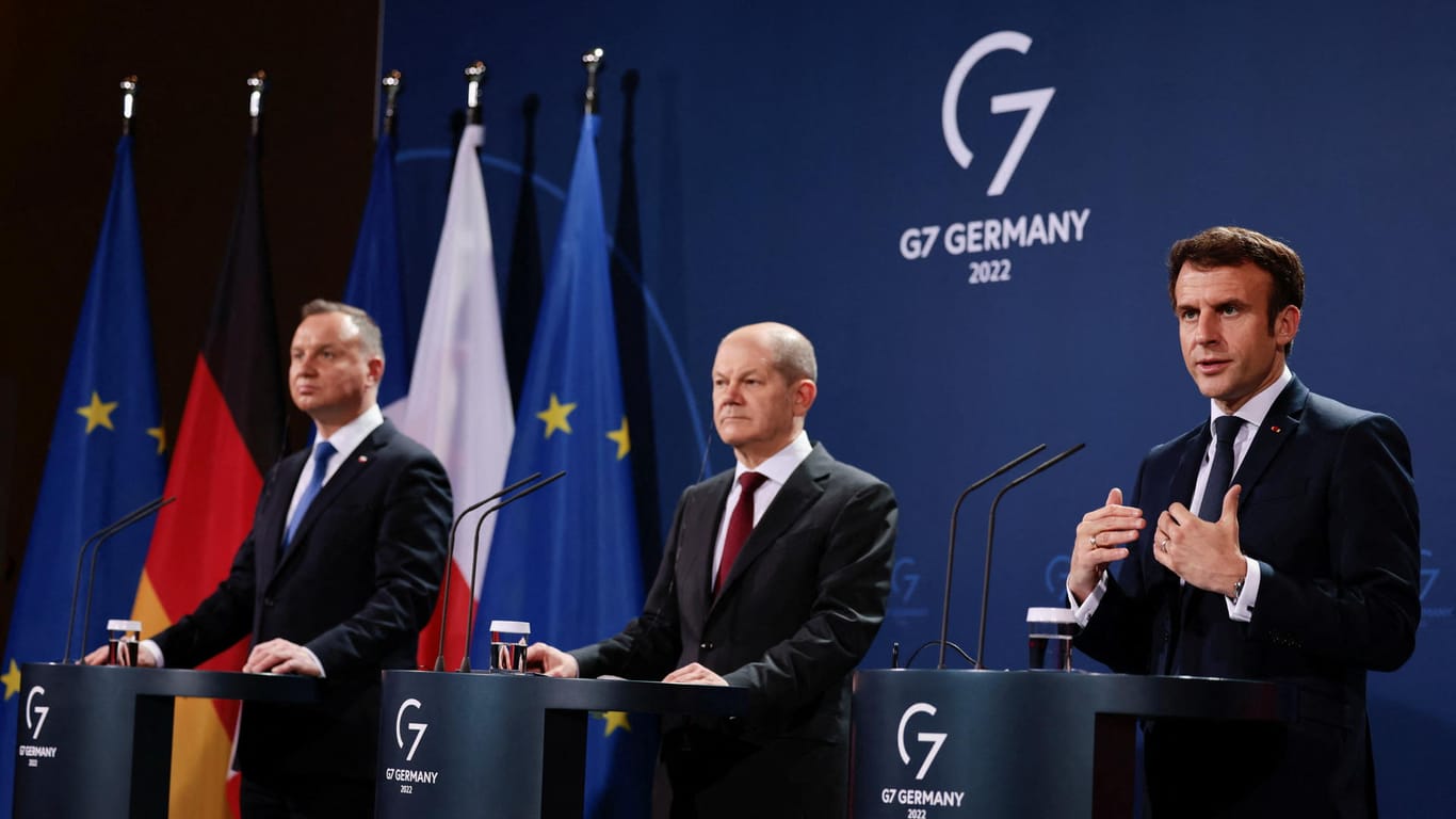 Andrzej Duda, Olaf Scholz (SPD) und Emmanuel Macron: Erstmals seit elf Jahren trafen sich die drei Staats- und Regierungschefs von Polen, Deutschland und Frankreich wieder gemeinsam im sogenannten "Weimarer Dreieck".