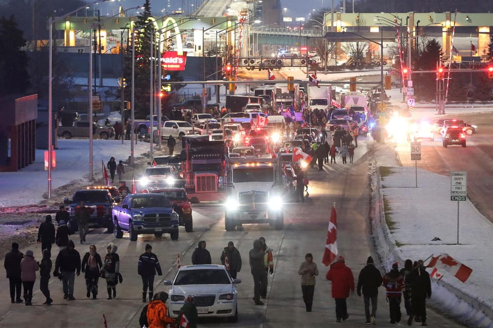 Lastwagen blockieren die Brücke zwischen Windsor und Detroit: Premierminister Trudeau fordert ein Ende der Proteste.