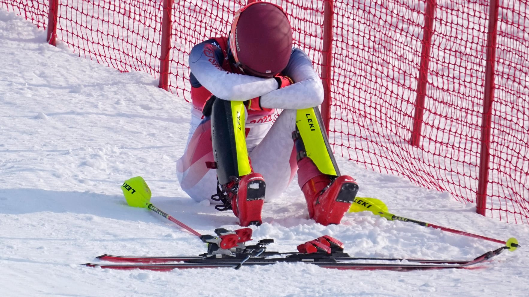 Mikaela Shiffrin: Der US-Star war nach ihrem erneuten Auscheiden in Tränen aufgelöst.