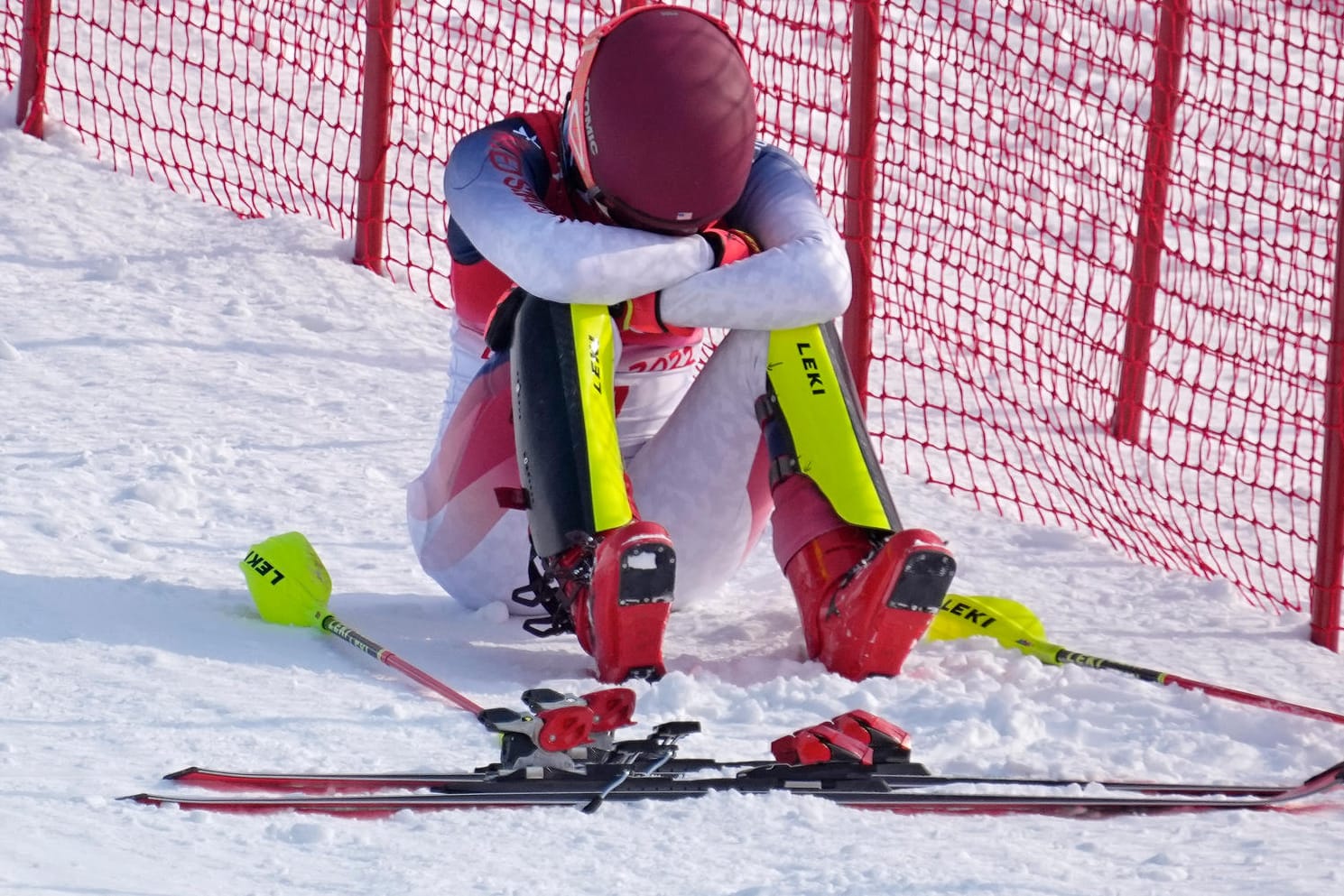 Mikaela Shiffrin: Der US-Star war nach ihrem erneuten Auscheiden in Tränen aufgelöst.