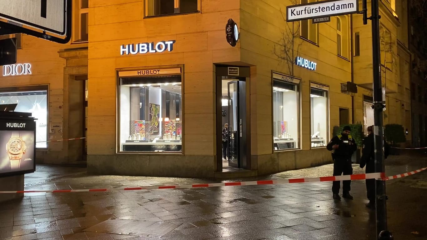 Luxus-Uhren-Geschäft in Berlin: Laut einem Bericht soll bei dem Raub ein sechsstelliger Schaden entstanden sein.