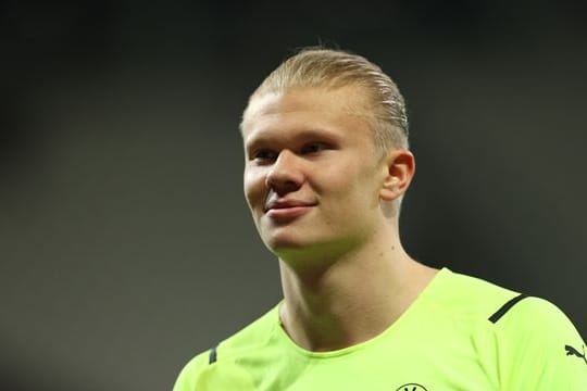 Soll bei Paris Saint-Germain Wunschkandidat als Ersatz für Mbappé bei dessen Abgang sein: Erling Haaland.