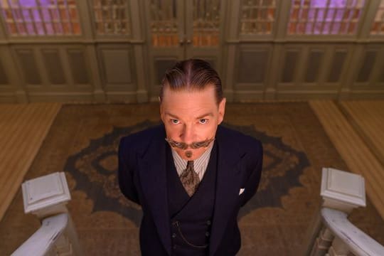 Kenneth Branagh als Hercule Poirot in einer Szene des Films "Tod auf dem Nil".