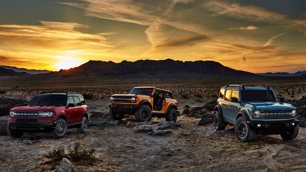 Den Ford Bronco gibt es als 4,40 Meter langen Dreitürer oder 4,80 Meter langen Fünftürer.