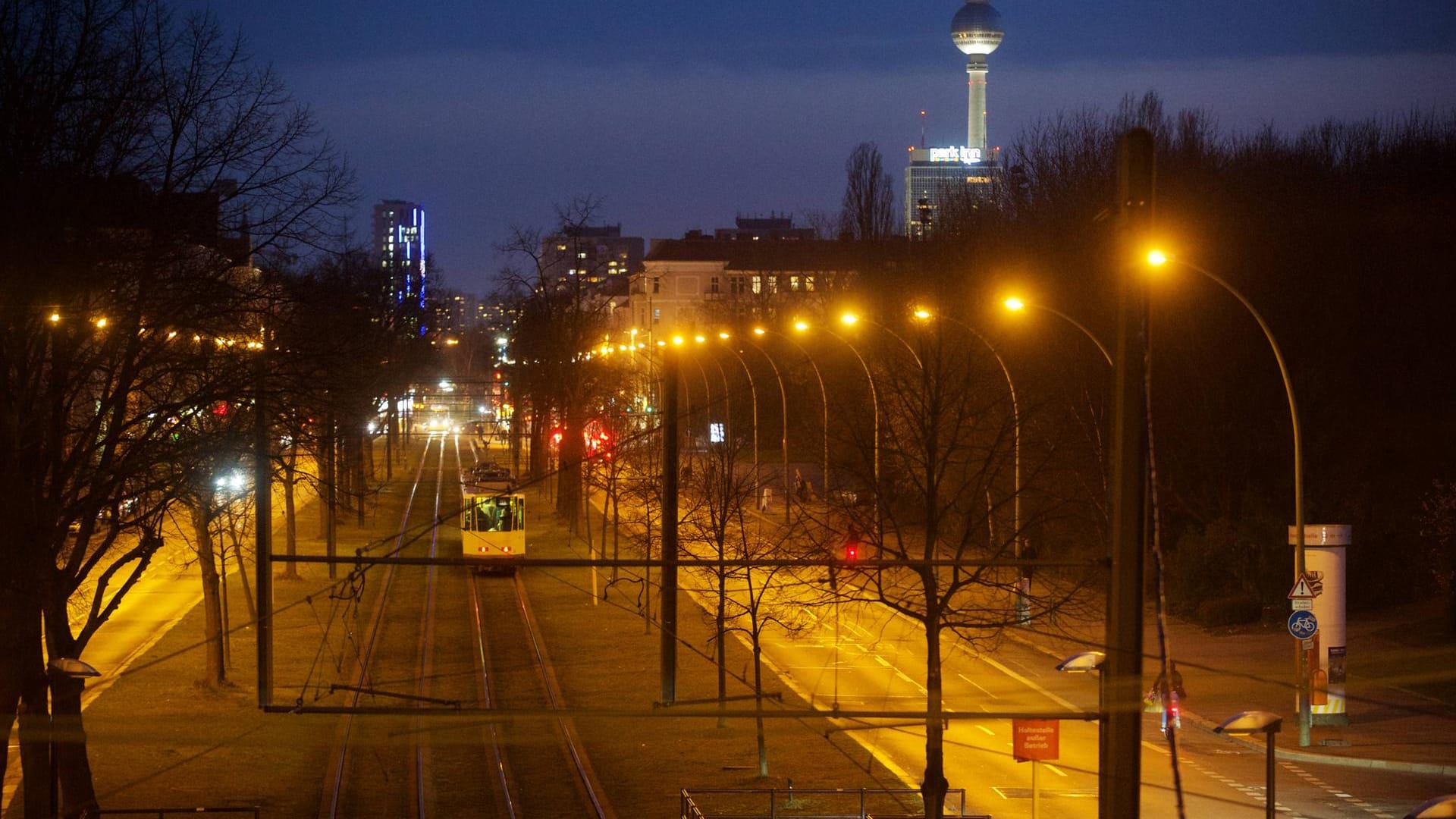 Tram an der Greifswalder Straße (Symbolfoto): Ein Vorfall vom Wochenende hat eine Welle der Empörung ausgelöst.