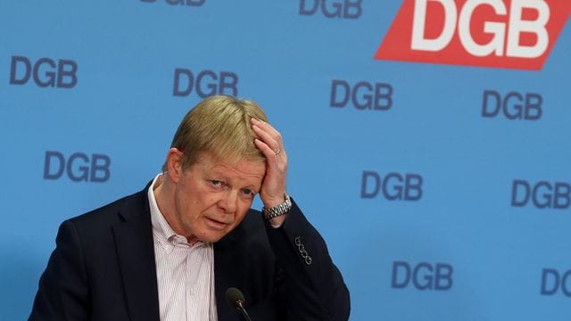 Reiner Hoffmann, Vorsitzender des DGB, nimmt an der digitalen DGB-Jahrespressekonferenz teil und beantwortet Fragen von Journalisten. Reiner Hoffmann, Vorsitzender des DGB, nimmt an der digitalen DGB-Jahrespressekonferenz teil und beantwortet Fragen von Journalisten.