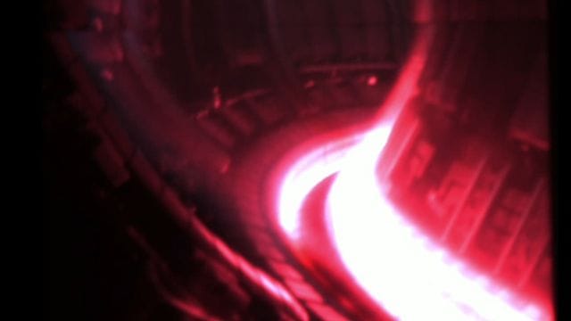 Das Bild zeigt den Plasma-Puls im Inneren der Kernfusions-Versuchsanlage JET (Joint European Torus) (Bestmögliche Bildqualität).