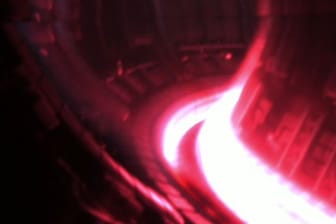 Das Bild zeigt den Plasma-Puls im Inneren der Kernfusions-Versuchsanlage JET (Joint European Torus) (Bestmögliche Bildqualität).
