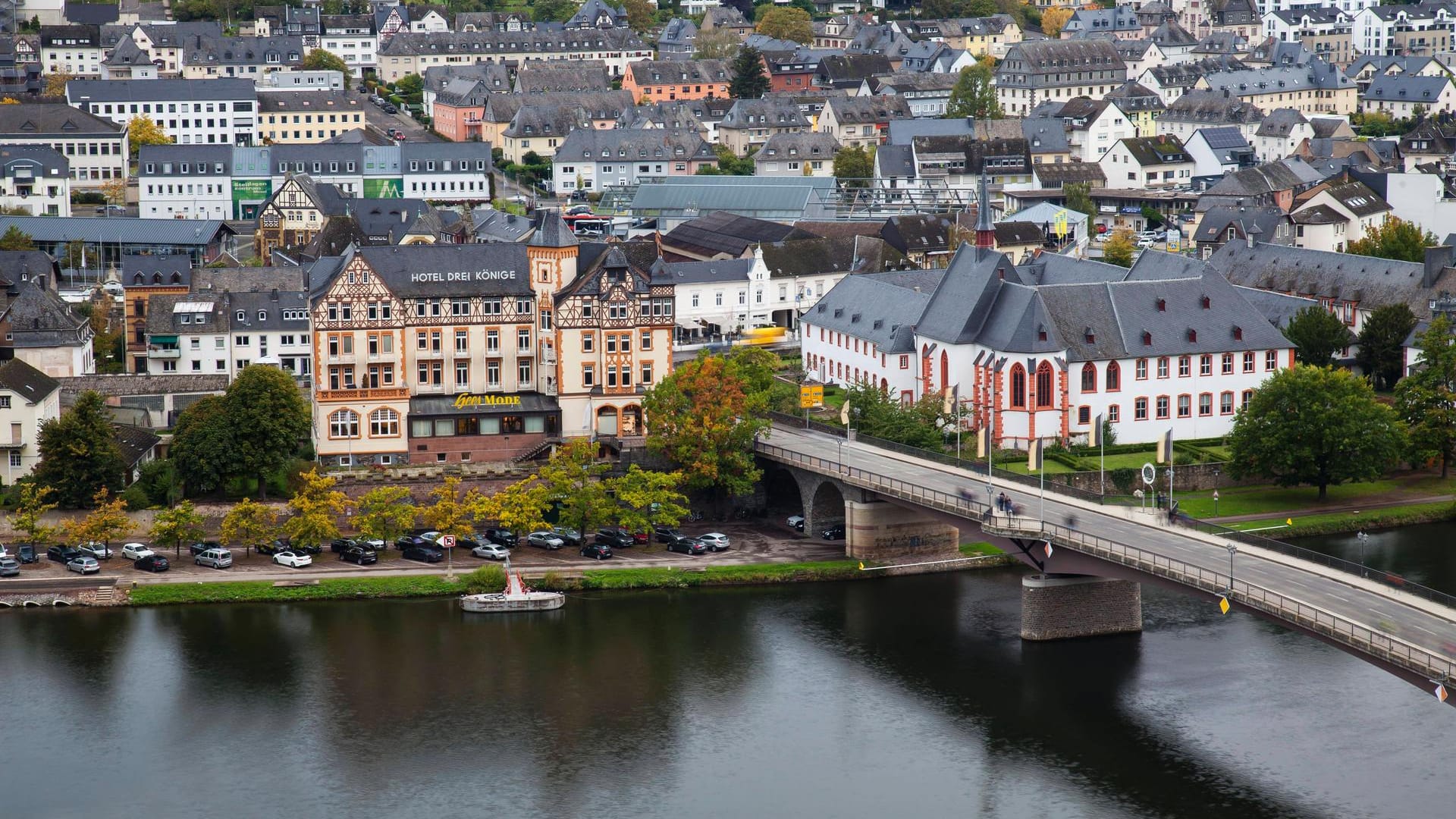 Moseltal in Rheinland-Pfalz: Das Bundesland könne "Schritt für Schritt in ein Stück mehr Anpassung und Lockerung gehen", sagte Regierungschefin Malu Dreyer.