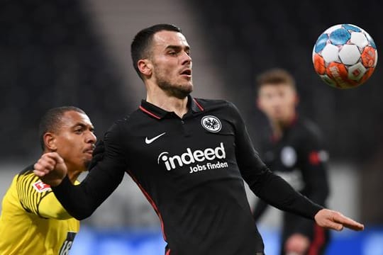 Konnte wieder ins Training einsteigen: Frankfurts Filip Kostic (r).