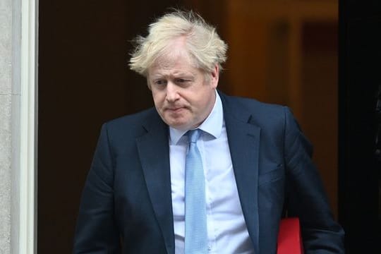 Boris Johnson steht auch parteiintern in der Kritik - mehrere Abgeordnete fordern seinen Rücktritt.