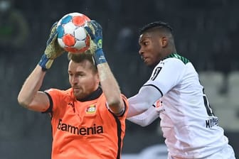 Leverkusens Torwart Lukas Hradecky darf die Quarantäne verlassen.