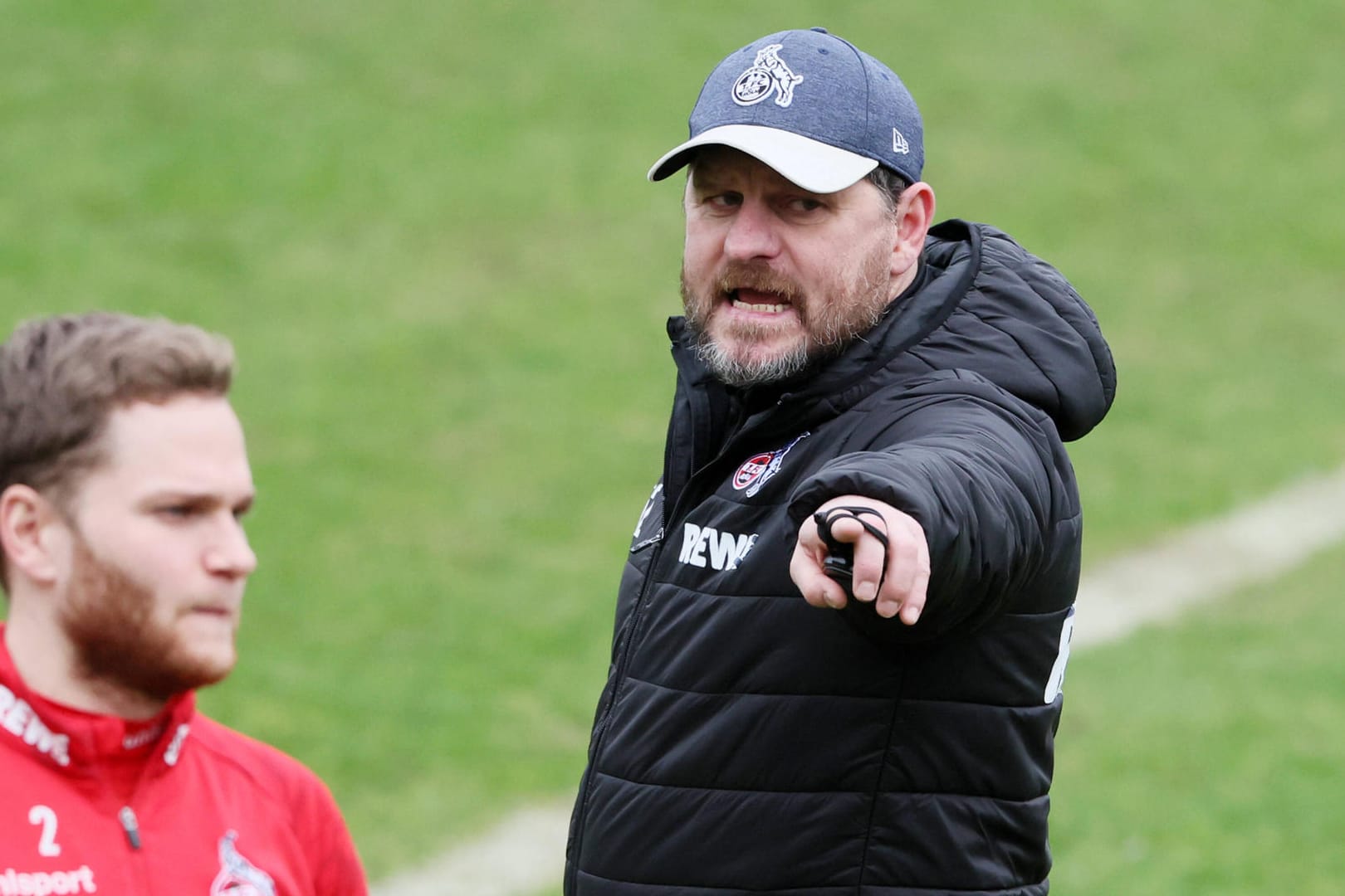 Nach seiner Corona-Erkrankung stand FC-Trainer Steffen Baumgart heute wieder auf dem Trainingsplatz.