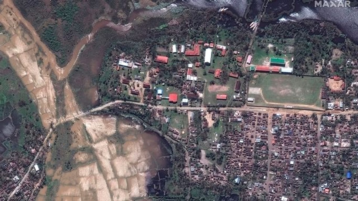Das Satellitenbild zeigt überflutete Straßen, Felder und den Hauptort Nosy Varika in Madagaskar nach dem Tropensturm "Batsirai".