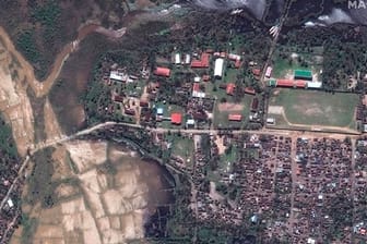 Das Satellitenbild zeigt überflutete Straßen, Felder und den Hauptort Nosy Varika in Madagaskar nach dem Tropensturm "Batsirai".