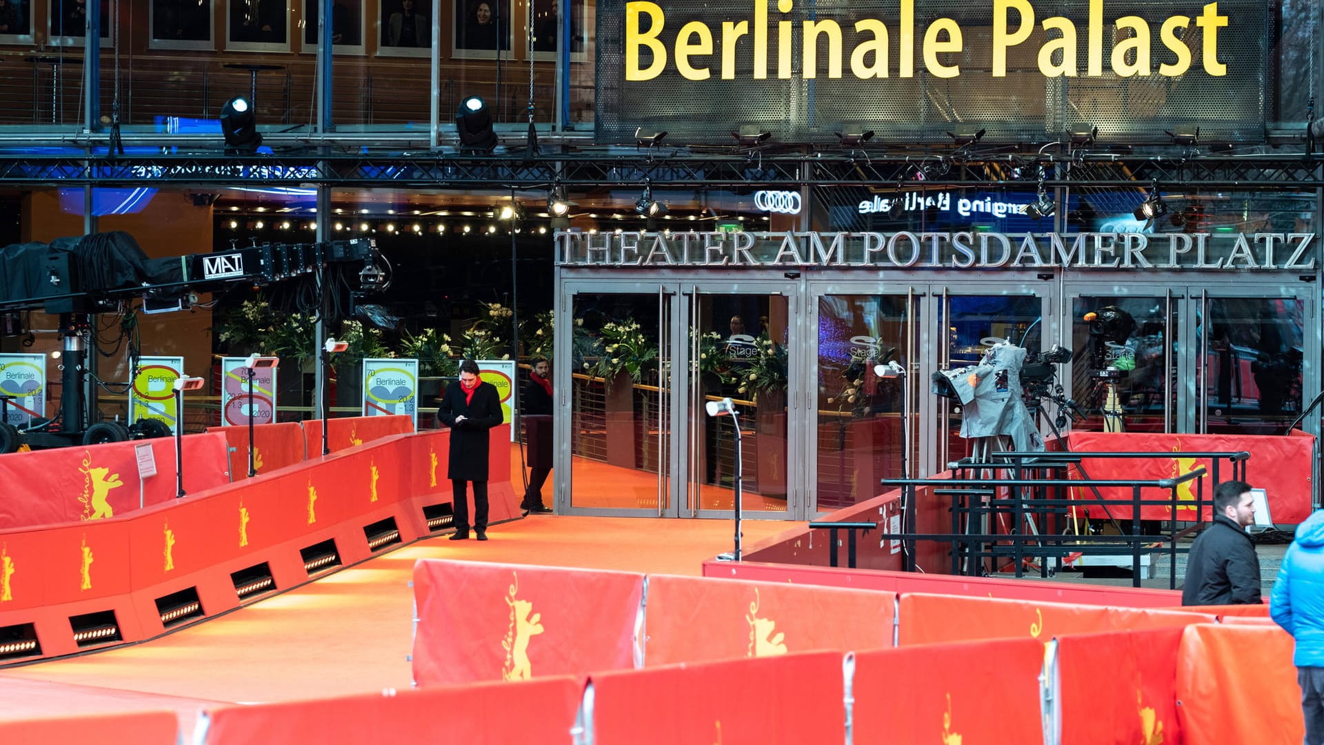 Roter Teppich vor dem Berlinale-Palast am Potsdamer Platz (Archivbild): Ob und wie die Berlinale dieses Jahr stattfinden kann, war lange unklar. Roter Teppich vor dem Berlinale-Palast am Potsdamer Platz (Archivbild): Ob und wie die Berlinale dieses Jahr stattfinden kann, war lange unklar.