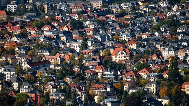 Wer eine Wohnung bei einer Zwangsversteigerung kauft, sollte vorab einen Blick in wichtige Dokumente werfen.