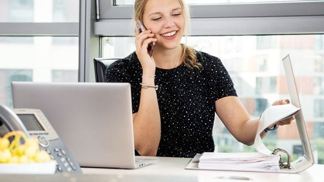 Wer beruflich viele verschiedene Kompetenzen mitbringt, wird auf dem Arbeitsmarkt oft als Generalistin bezeichnet.