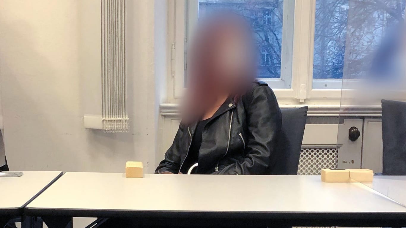 Bamberg: Eine 19-Jährige soll einen Mann aus purer Mordlust erstochen haben. Bamberg: Eine 19-Jährige soll einen Mann aus purer Mordlust erstochen haben.