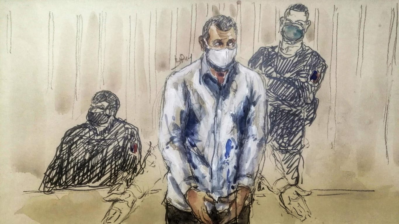 Paris: Diese Gerichtszeichnung zeigt den Hauptangeklagten Salah Abdeslam (M) im Prozess zu den Anschlägen in der französischen Hauptstadt.