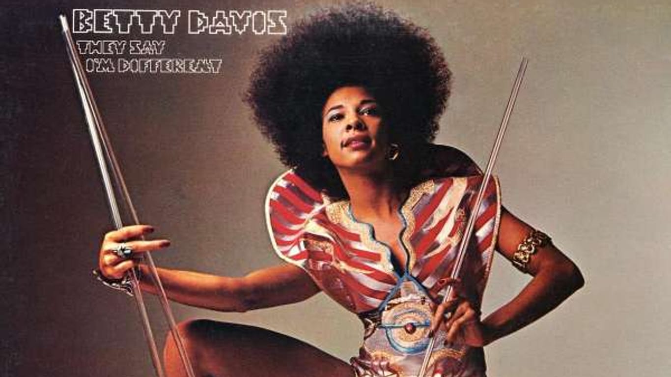 Betty Davis auf dem Albumcover von "They Say I'm Different".