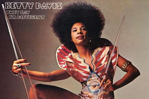 Betty Davis auf dem Albumcover von "They Say I'm Different".