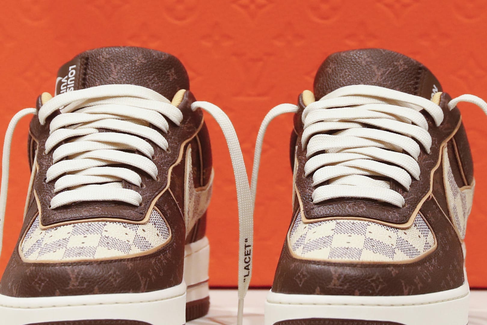 Die "Air Force 1"-Sneakers von Virgil Abloh: Die erzielten eine Rekordsumme bei einer Auktion.